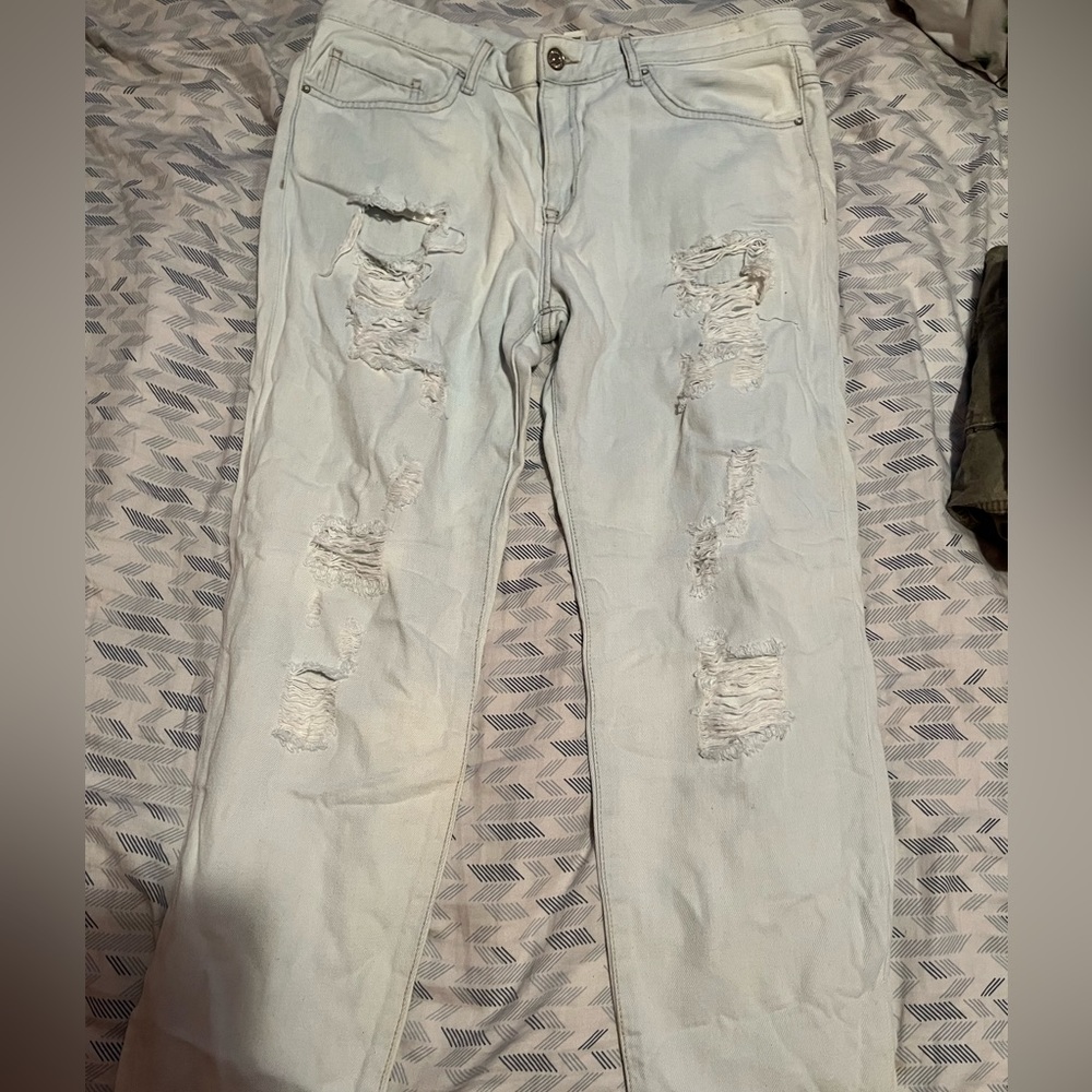 Forever 21 Women’s Ripped Jeans